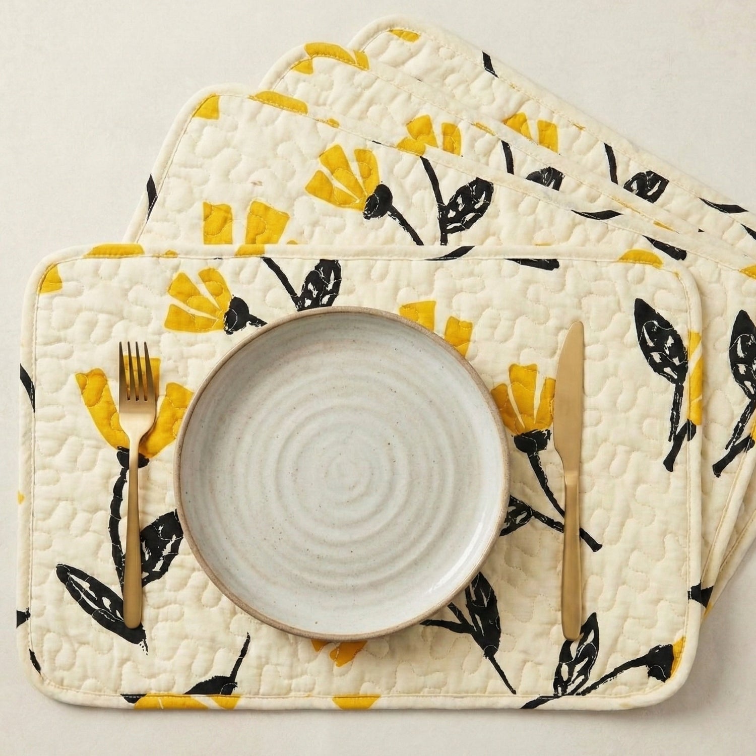 DaDa Bedding Botanical Floral Dining Table Placemats - Set of 4-Pieces Quilted Ivory with Yellow Fleur Golden Orange Spring Time Tulips - 13 x 19
